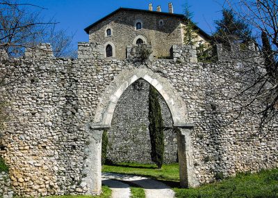 Viaggio-nella-Storia-dAbruzzo-Castello-Gagliano-Aterno