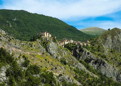 Viaggio-nella-Storia-dAbruzzo-Vista-di-Castrovalva-da-Anversa-degli-Abruzzi